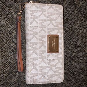 Michael Kors Large Jet Set Logo Wallet Wristlet